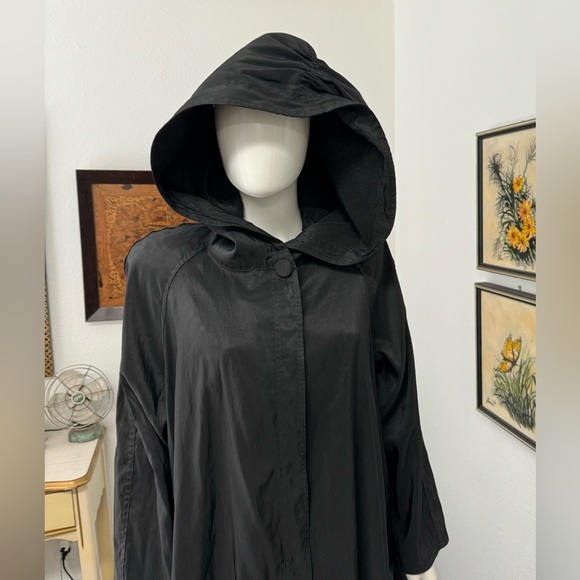Reversible Black hooded Cape/ Rain - Picture 14 of 14